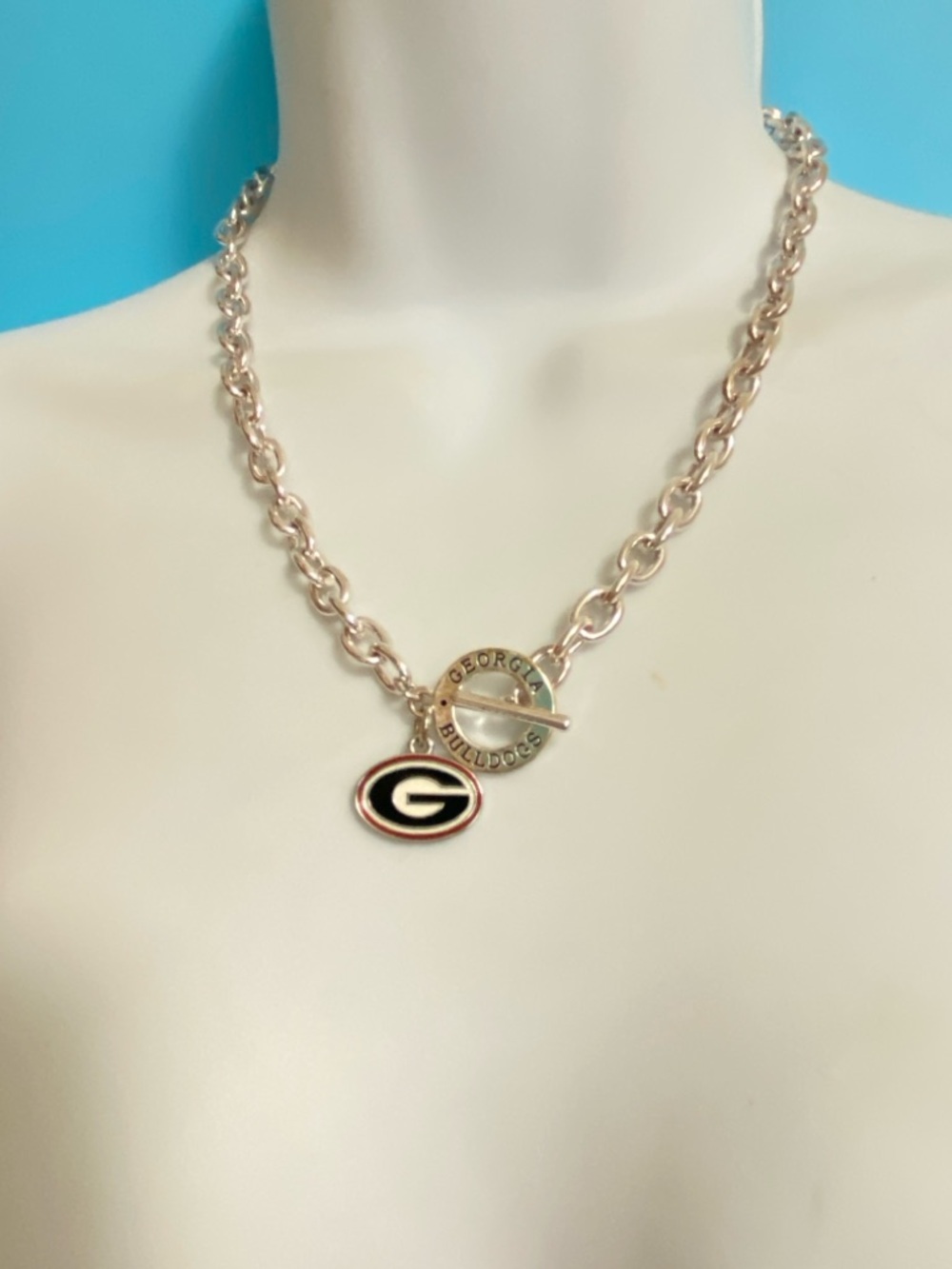 GEORGIA BULLDOGS Toggle Clasp Necklace With Charm Silvertone Necklace 18” - Picture 2 of 9